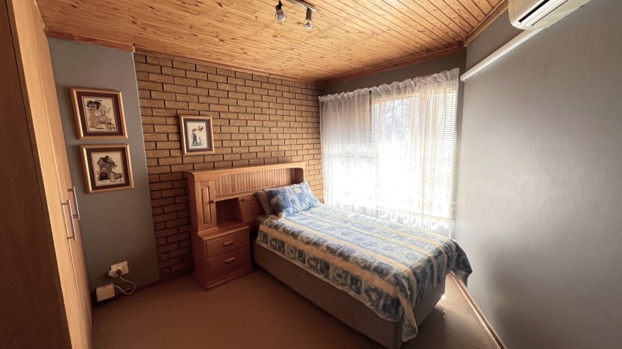 4 Bedroom Property for Sale in Langenhovenpark Free State